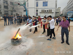 ITB8888通博员工同街道负责人共同模拟消防灭火演习 ITB8888通博员工同街道负责人共同模拟消防灭火演习